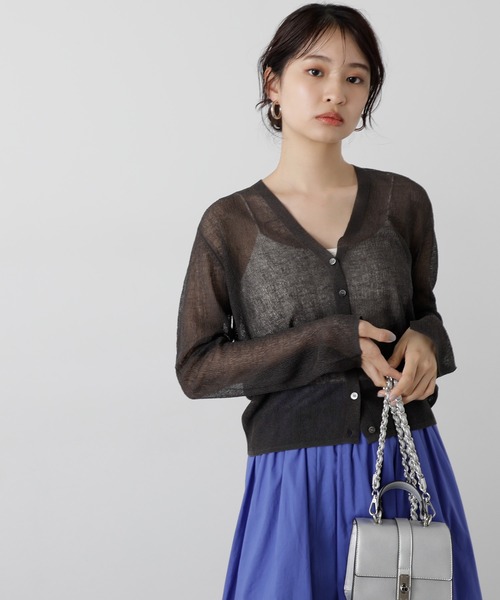 N.（N. Natural Beauty Basic）（エヌエヌナチュラルビューティーベーシック）の「◆Ｖネックシアーカーディガン（カーディガン/ボレロ・レディース・オフホワイト/チャコールグレー/レッド・MEDIUM）」の3枚目の写真