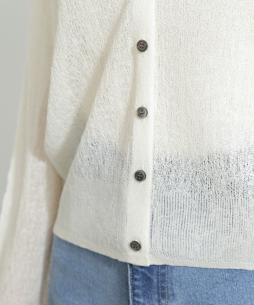 N.（N. Natural Beauty Basic）（エヌエヌナチュラルビューティーベーシック）の「◆Ｖネックシアーカーディガン（カーディガン/ボレロ・レディース・オフホワイト/チャコールグレー/レッド・MEDIUM）」の13枚目の写真