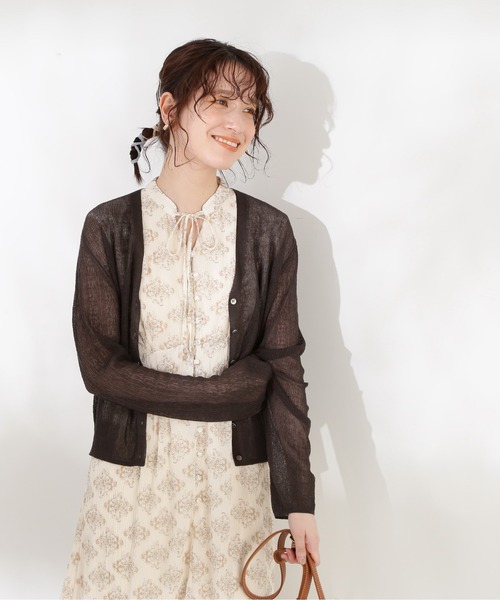 N.（N. Natural Beauty Basic）（エヌエヌナチュラルビューティーベーシック）の「◆Ｖネックシアーカーディガン（カーディガン/ボレロ・レディース・オフホワイト/チャコールグレー/レッド・MEDIUM）」の21枚目の写真