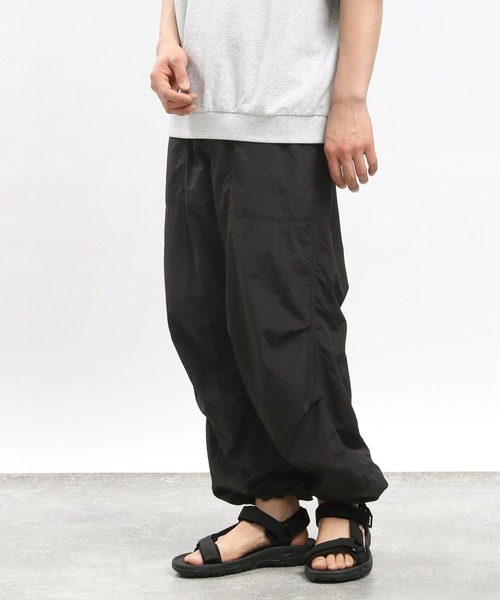 GLOBAL WORK Smile Seed Store（グローバルワーク スマイルシードストア）の「ライトウェイトパラシュートパンツ/100626（その他パンツ・メンズ・ブラック/ベージュ/ダークカーキ・SMALL/X-LARGE/LARGE/MEDIUM）」の4枚目の写真