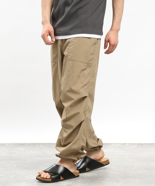 GLOBAL WORK Smile Seed Store（グローバルワーク スマイルシードストア）の「ライトウェイトパラシュートパンツ/100626（その他パンツ・メンズ・ブラック/ベージュ/ダークカーキ・SMALL/X-LARGE/LARGE/MEDIUM）」の7枚目の写真