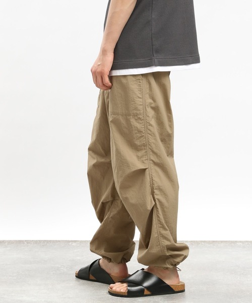 GLOBAL WORK Smile Seed Store（グローバルワーク スマイルシードストア）の「ライトウェイトパラシュートパンツ/100626（その他パンツ・メンズ・ブラック/ベージュ/ダークカーキ・SMALL/X-LARGE/LARGE/MEDIUM）」の8枚目の写真
