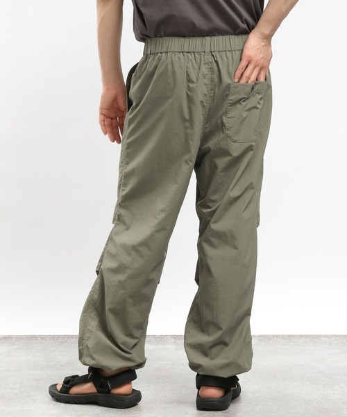 GLOBAL WORK Smile Seed Store（グローバルワーク スマイルシードストア）の「ライトウェイトパラシュートパンツ/100626（その他パンツ・メンズ・ブラック/ベージュ/ダークカーキ・SMALL/X-LARGE/LARGE/MEDIUM）」の13枚目の写真