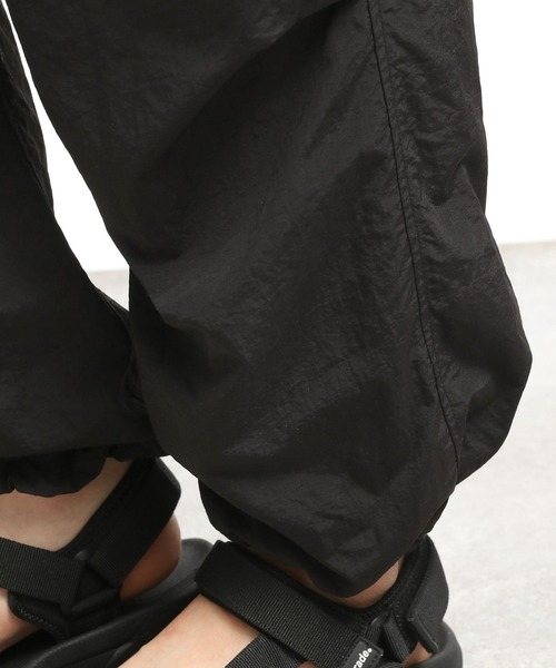 GLOBAL WORK Smile Seed Store（グローバルワーク スマイルシードストア）の「ライトウェイトパラシュートパンツ/100626（その他パンツ・メンズ・ブラック/ベージュ/ダークカーキ・SMALL/X-LARGE/LARGE/MEDIUM）」の20枚目の写真