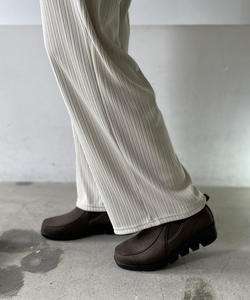 LUGG NAGG(ラグナグ)の「【撥水加工】軽量スリッポンシューズ【晴雨兼用】(スリッポン・レディース・ブラック/ダークブラウン・23.5cm/24.5cm/23.0cm/24.0cm/22.5cm)」の2枚目の写真