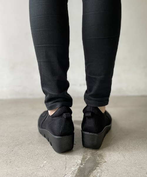 LUGG NAGG(ラグナグ)の「【撥水加工】軽量スリッポンシューズ【晴雨兼用】(スリッポン・レディース・ブラック/ダークブラウン・23.5cm/24.5cm/23.0cm/24.0cm/22.5cm)」の8枚目の写真
