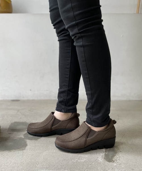 LUGG NAGG(ラグナグ)の「【撥水加工】軽量スリッポンシューズ【晴雨兼用】(スリッポン・レディース・ブラック/ダークブラウン・23.5cm/24.5cm/23.0cm/24.0cm/22.5cm)」の11枚目の写真