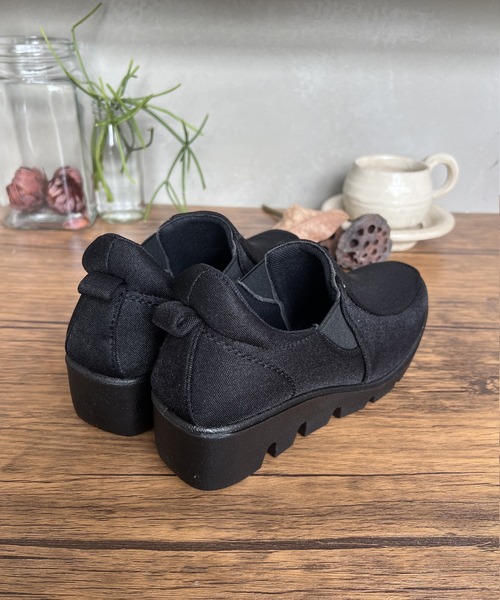 LUGG NAGG(ラグナグ)の「【撥水加工】軽量スリッポンシューズ【晴雨兼用】(スリッポン・レディース・ブラック/ダークブラウン・23.5cm/24.5cm/23.0cm/24.0cm/22.5cm)」の17枚目の写真