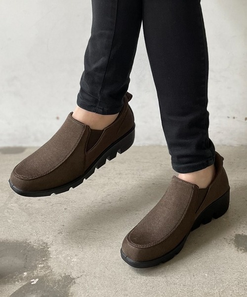 LUGG NAGG(ラグナグ)の「【撥水加工】軽量スリッポンシューズ【晴雨兼用】(スリッポン・レディース・ブラック/ダークブラウン・23.5cm/24.5cm/23.0cm/24.0cm/22.5cm)」の21枚目の写真