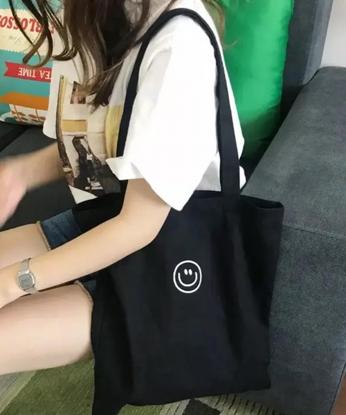 Mignonjour(ミニョンジュール)の「FReePLACe/A4サイズ スマイルトートバッグ X12214(トートバッグ・レディース・ブラック/ホワイト・FREE)」の2枚目の写真