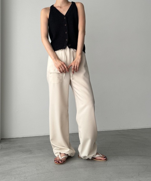 CANAL JEAN（キャナルジーン）の「BLUE BRICK　ストリングポケットスラックス（スラックス・レディース・チャコールグレー/ライトベージュ・2/1）」の6枚目の写真