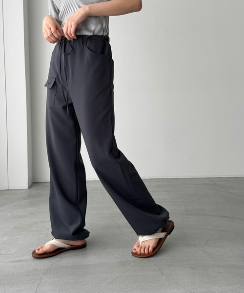 CANAL JEAN（キャナルジーン）の「BLUE BRICK　ストリングポケットスラックス（スラックス・レディース・チャコールグレー/ライトベージュ・2/1）」の7枚目の写真