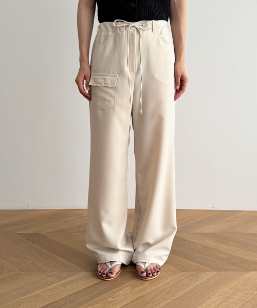 CANAL JEAN（キャナルジーン）の「BLUE BRICK　ストリングポケットスラックス（スラックス・レディース・チャコールグレー/ライトベージュ・2/1）」の13枚目の写真