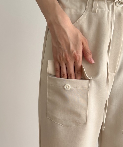 CANAL JEAN（キャナルジーン）の「BLUE BRICK　ストリングポケットスラックス（スラックス・レディース・チャコールグレー/ライトベージュ・2/1）」の17枚目の写真