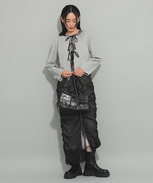 Ray BEAMS（レイビームス）の「Ray BEAMS / リブ ギャザーネック リボン カーディガン（カーディガン/ボレロ・レディース・グレー/レッド・ONE SIZE）」の4枚目の写真