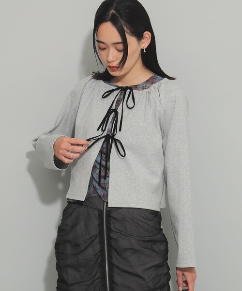 Ray BEAMS（レイビームス）の「Ray BEAMS / リブ ギャザーネック リボン カーディガン（カーディガン/ボレロ・レディース・グレー/レッド・ONE SIZE）」の7枚目の写真