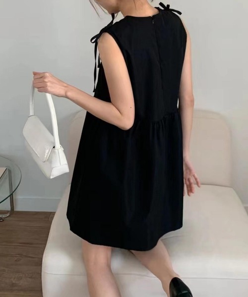 MAISON DE THERESE(メゾン ド テレーズ)の「肩リボンギャザーティアード ノースリーブワンピース(ワンピース・レディース・ブラック/ホワイト・M/L)」の9枚目の写真