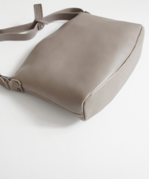 TIDEWAY（タイドウェイ）の「OIL SHRINK SHOULDER（ショルダーバッグ・メンズ・アッシュグレー/ブラック/ブラウン/グリーン/キャメル/チョコ・FREE）」の11枚目の写真