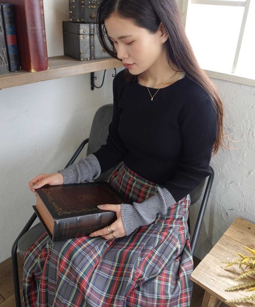 CORNERS（コーナーズ）の「バイカラースリーブリブニットプルオーバー（Tシャツ/カットソー・レディース・ベージュ/ターコイズブルー/グレー/カーキ/ブラック・M）」の21枚目の写真
