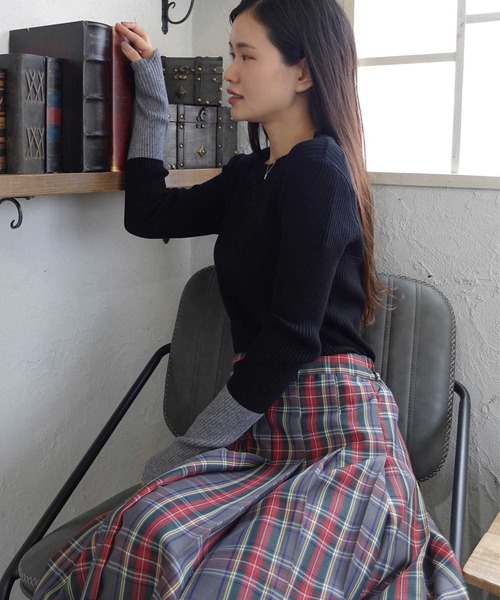 CORNERS（コーナーズ）の「バイカラースリーブリブニットプルオーバー（Tシャツ/カットソー・レディース・ベージュ/ターコイズブルー/グレー/カーキ/ブラック・M）」の22枚目の写真