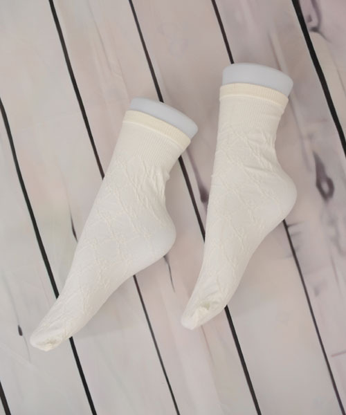 TONE SELECT GOODS(トーンセレクトグッズ)の「【float】ダイヤ柄 リブ クルー丈ソックス(ソックス/靴下・レディース・アイボリー/オフホワイト/ベージュ・FREE)」の2枚目の写真