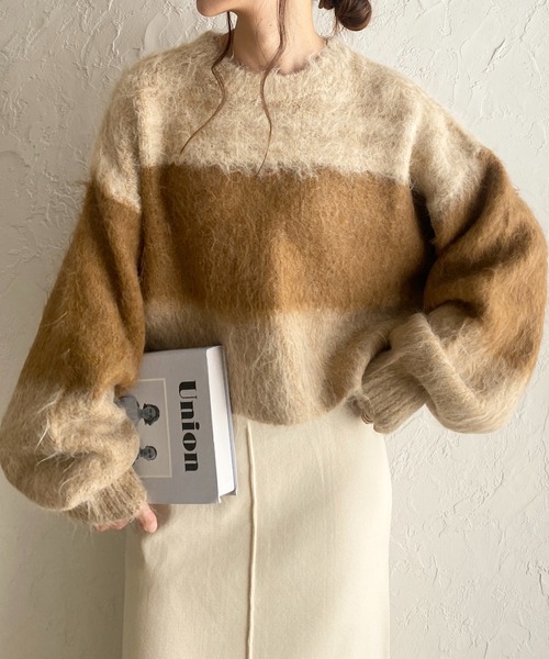 She's Closet(シーズクローゼット)の「グラデーションバイカラー長袖ショート丈シャギーニット(ニット/セーター・レディース・ベージュ/チャコールグレー/ブルー・FREE)」の2枚目の写真