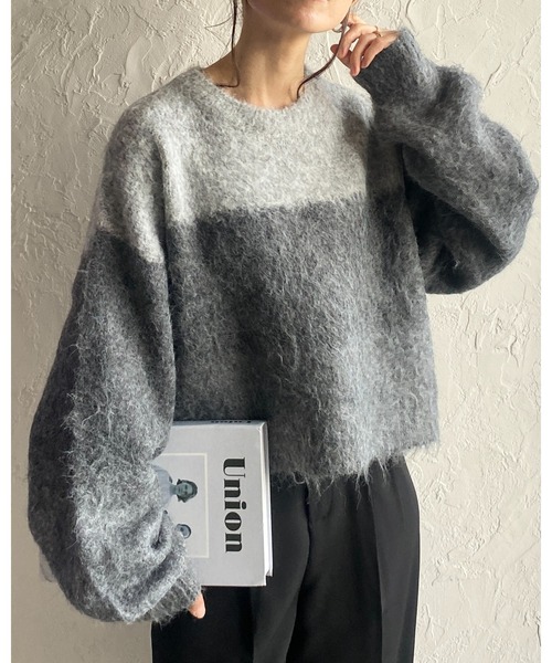 She's Closet(シーズクローゼット)の「グラデーションバイカラー長袖ショート丈シャギーニット(ニット/セーター・レディース・ベージュ/チャコールグレー/ブルー・FREE)」の17枚目の写真