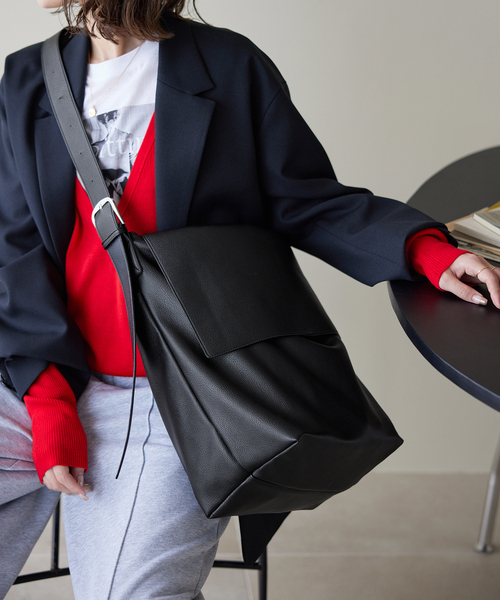 SLOBE IENA（スローブイエナ）の「《WEB限定/追加2》s.oyamada*SLOBE フェイクレザーBAG（クラッチバッグ・レディース・ブラック・FREE）」の6枚目の写真
