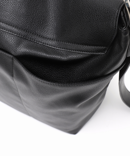 SLOBE IENA（スローブイエナ）の「《WEB限定/追加2》s.oyamada*SLOBE フェイクレザーBAG（クラッチバッグ・レディース・ブラック・FREE）」の11枚目の写真