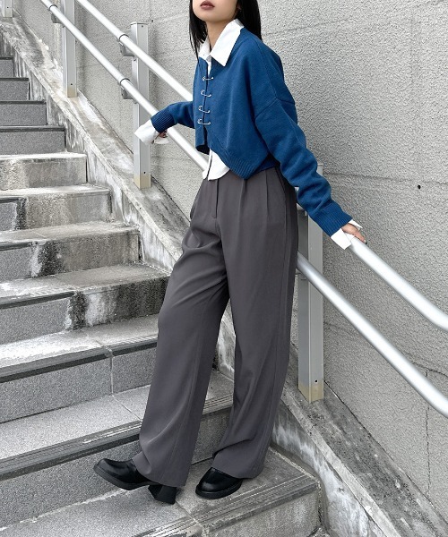 LVEU.（ラブユ.）の「【LVEU.】ピンデザインカーディガン / トップス カーディガン ニット ピン 羽織 クロップド ショート ブラック アイボリー ブルー（カーディガン/ボレロ・レディース・ブラック/アイボリー/ブルー・FREE）」の8枚目の写真
