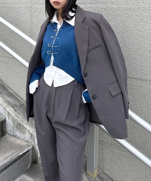 LVEU.（ラブユ.）の「【LVEU.】ピンデザインカーディガン / トップス カーディガン ニット ピン 羽織 クロップド ショート ブラック アイボリー ブルー（カーディガン/ボレロ・レディース・ブラック/アイボリー/ブルー・FREE）」の15枚目の写真