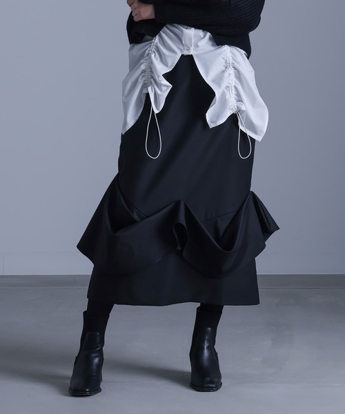 kOhAKU（コハク）の「『タックドレープナロースカート』（スカート・レディース・ブラック/グレー・2/1）」の3枚目の写真