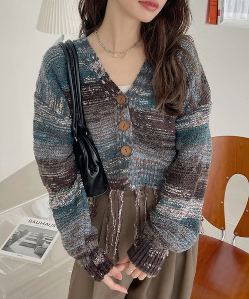 Ada.（エイダ）の「裾フリンジ グランジ グラデーション Vネック クロップド カーディガン（カーディガン/ボレロ・レディース・レッド/ブルー・FREE）」の4枚目の写真