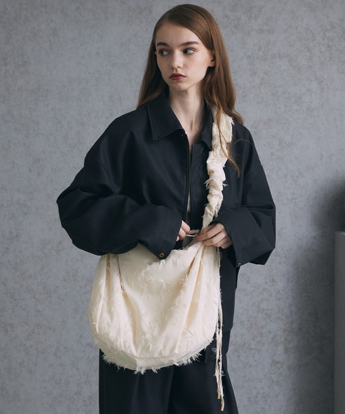 Spielio（シュピーリオ）の「【Spielio】fringe gathered shoulder bag/フリンジギャザーショルダーバッグ（ショルダーバッグ・メンズ・ブラック/オフホワイト・FREE）」の3枚目の写真