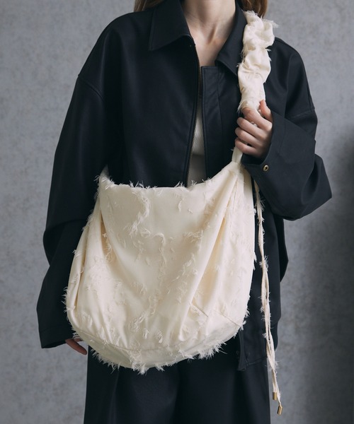 Spielio（シュピーリオ）の「【Spielio】fringe gathered shoulder bag/フリンジギャザーショルダーバッグ（ショルダーバッグ・メンズ・ブラック/オフホワイト・FREE）」の17枚目の写真