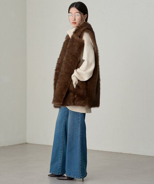 LOUNGEDRESS（ラウンジドレス）の「リバーシブルフェイクファーベスト