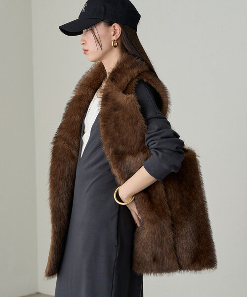 LOUNGEDRESS（ラウンジドレス）の「リバーシブルフェイクファーベスト