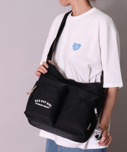 Red Cap Girl（レッドキャプガール）の「(LG)【Red Cap Girl】アクリルキーホルダー付き ショルダーバッグ（ショルダーバッグ・メンズ・ブラック・ONE SIZE）」の5枚目の写真
