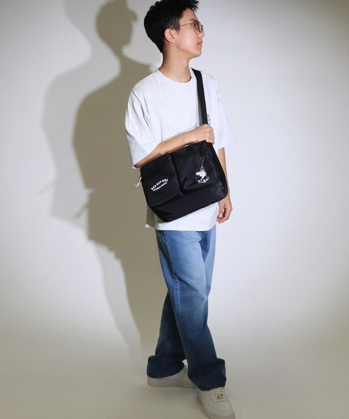 Red Cap Girl（レッドキャプガール）の「(LG)【Red Cap Girl】アクリルキーホルダー付き ショルダーバッグ（ショルダーバッグ・メンズ・ブラック・ONE SIZE）」の2枚目の写真