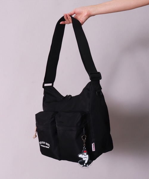 Red Cap Girl（レッドキャプガール）の「(LG)【Red Cap Girl】アクリルキーホルダー付き ショルダーバッグ（ショルダーバッグ・メンズ・ブラック・ONE SIZE）」の8枚目の写真