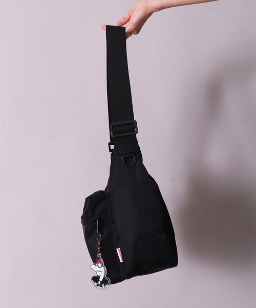 Red Cap Girl（レッドキャプガール）の「(LG)【Red Cap Girl】アクリルキーホルダー付き ショルダーバッグ（ショルダーバッグ・メンズ・ブラック・ONE SIZE）」の9枚目の写真
