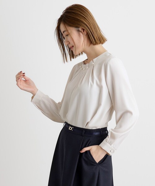 grove(グローブ)の「◆パール調タックブラウス(シャツ/ブラウス・レディース・ナチュラル/オフホワイト・03/02/01/04/05)」の6枚目の写真