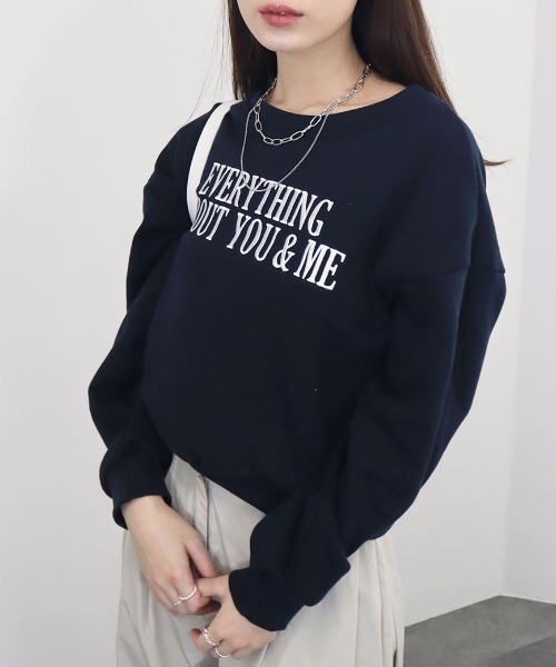 Reurie'(レウリィ)の「フロントロゴスウェット / 長袖 クルーネック パーカー プルオーバー カレッジロゴ風 英字 刺繍 カジュアル ベーシック 配色デザイン(スウェット・レディース・ネイビー/アイボリー/ライトグレー・FREE)」の3枚目の写真