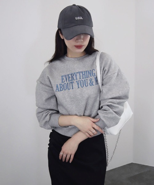 Reurie'(レウリィ)の「フロントロゴスウェット / 長袖 クルーネック パーカー プルオーバー カレッジロゴ風 英字 刺繍 カジュアル ベーシック 配色デザイン(スウェット・レディース・ネイビー/アイボリー/ライトグレー・FREE)」の1枚目の写真