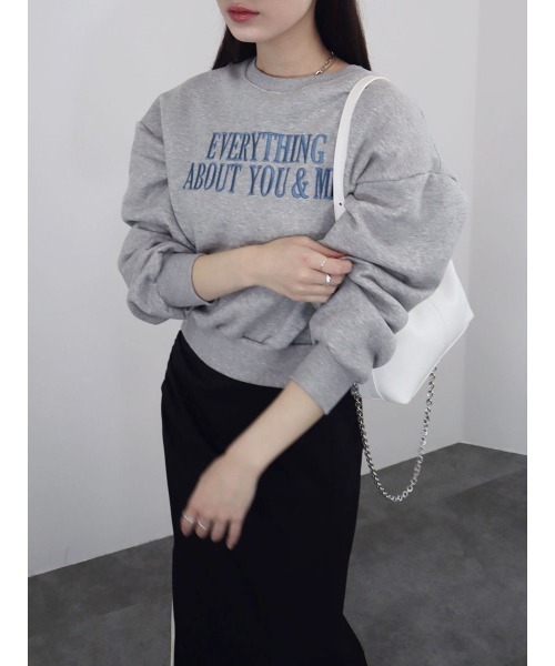 Reurie'(レウリィ)の「フロントロゴスウェット / 長袖 クルーネック パーカー プルオーバー カレッジロゴ風 英字 刺繍 カジュアル ベーシック 配色デザイン(スウェット・レディース・ネイビー/アイボリー/ライトグレー・FREE)」の5枚目の写真
