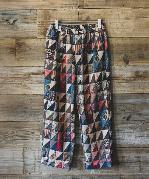BEAMS PLUS(ビームスプラス)の「パッチワーク プリント 2プリーツ リラックス トラウザーズ(スラックス・メンズ・その他・L/M/S)」の1枚目の写真