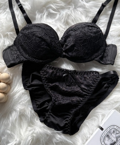 セール】【Lace Drape】脇高エレガントレース ブラ＆ショーツセット