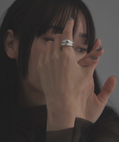 COCOSHNIK ONKITSCH(ココシュニックオンキッチュ)の「シルバー【サステナブル】ニュアンススタックリング(リング・レディース・クリア・12/14)」の11枚目の写真