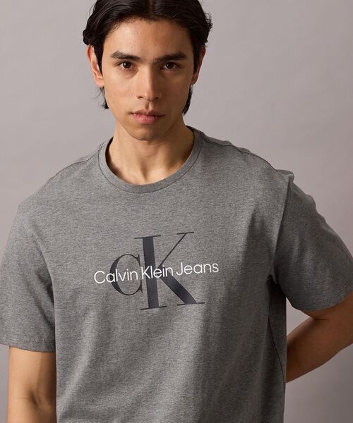 Calvin Klein(カルバン・クライン)の「【ユニセックス】モノロゴ Tシャツ(Tシャツ/カットソー・メンズ・ブラック/グレー/ホワイト/ブルー系その他/レッド/ピンク/ブルー系その他2/イエロー系その他・S/M/XL/L/XS)」の11枚目の写真