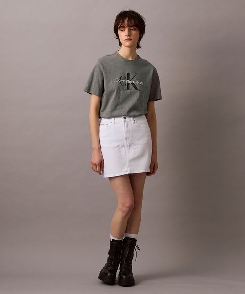 Calvin Klein(カルバン・クライン)の「【ユニセックス】モノロゴ Tシャツ(Tシャツ/カットソー・メンズ・ブラック/グレー/ホワイト/ブルー系その他/レッド/ピンク/ブルー系その他2/イエロー系その他・S/M/XL/L/XS)」の13枚目の写真